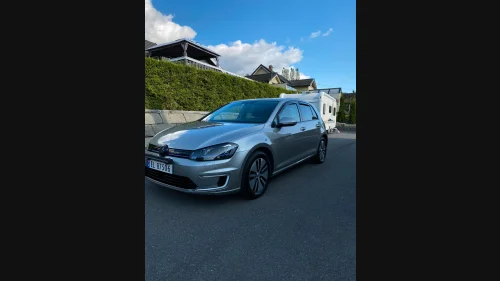 VOLKSWAGEN GOLF E-Golf 190KM Skinnseter, Oppvarmet Frontrute, Exclusive