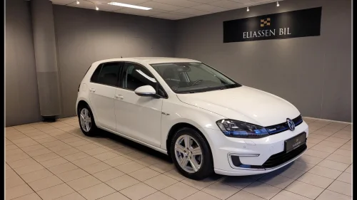VOLKSWAGEN GOLF 116Hk 190Km (WLTP) / Skinn / ACC / Eu 03.2028