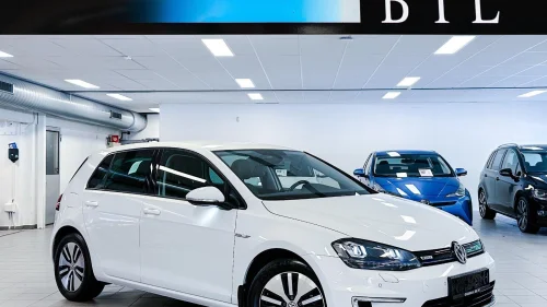 VOLKSWAGEN GOLF SKINN INTERIØR NAVI KAMERA ACC KLIMA PDC APPLE CARPLAY