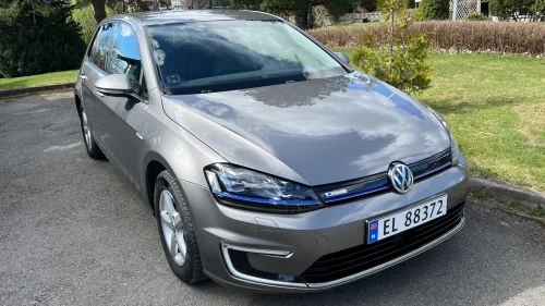 VOLKSWAGEN GOLF Skinn, NaviPro, Keyless, LED, ACC, Ryggekam, EU, Lav km