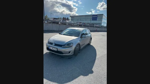 VOLKSWAGEN GOLF