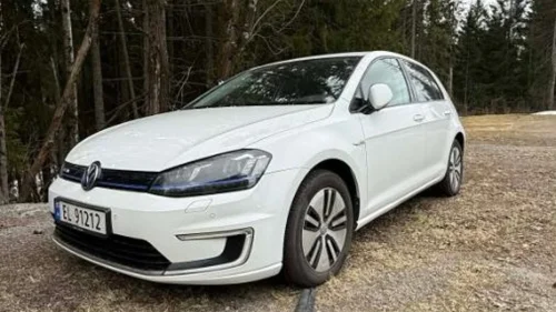 VOLKSWAGEN GOLF adaptiv cruisekontroll ryggekamera skinnseter eu ok 02