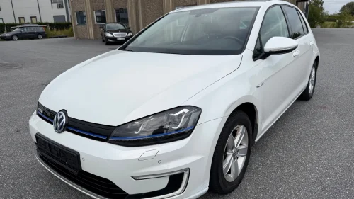 VOLKSWAGEN GOLF 85Kw-115Hk Comfort DAB Navi Kamera K-Less NyEu