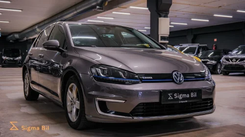 VOLKSWAGEN GOLF 85Kw 116HK ACC Keyless Navi CarPlay BT DAB R.kam ISO ++