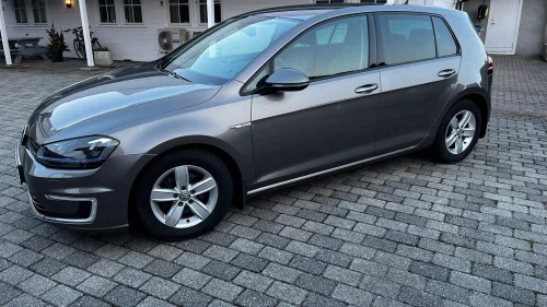 VOLKSWAGEN GOLF E -Golf