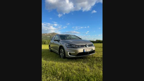 VOLKSWAGEN GOLF E Golf, 300 KM