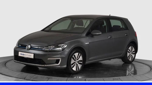 VOLKSWAGEN GOLF 136hk VIP - P.Sens, LED, Navi, ACC