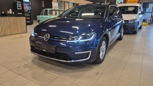 VOLKSWAGEN GOLF Info display/Navi/CC /R.Kam/ 300km/ Ny eu