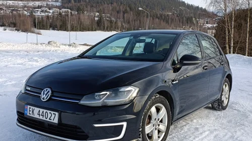 VOLKSWAGEN GOLF E-Golf 300KM/136 HK/EU-27 – mye utstyr