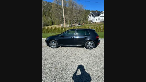 VOLKSWAGEN GOLF 136 hk 300 km