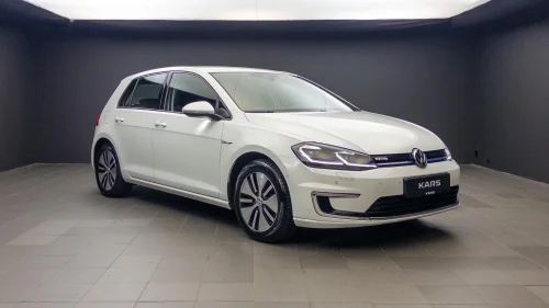 VOLKSWAGEN GOLF /Adaptiv Cruise /Keyless /Blindsone /Kamera /App.Con++