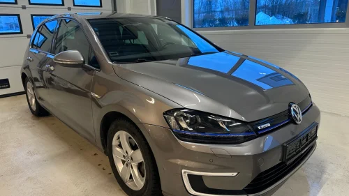 VOLKSWAGEN GOLF E-Golf med Exclusive Pakke Se utstyr NyEu-04/2028