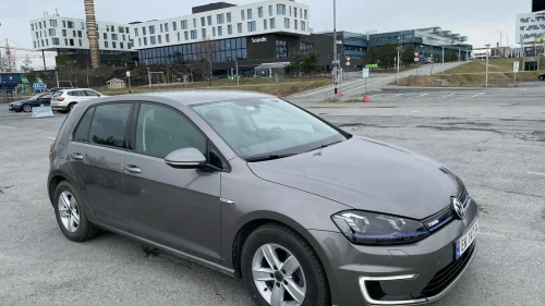VOLKSWAGEN GOLF