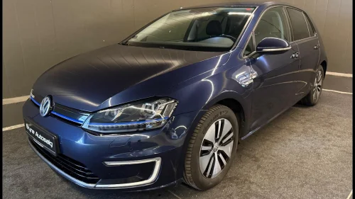 VOLKSWAGEN GOLF SKINN/ACC/KAMERA/AMBIENTE/KEYLESS/NAVI/TLF/DAB+/CARPLAY
