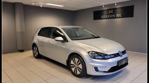 VOLKSWAGEN GOLF 116Hk 190Km (WLTP) / Topp utstyrt ! Lav Km!