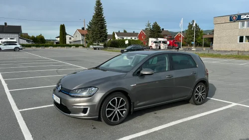 VOLKSWAGEN GOLF