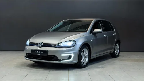VOLKSWAGEN GOLF e-Golf /LED /ACC /Keyless /Navi /Skinn /CarPlay /Outlet