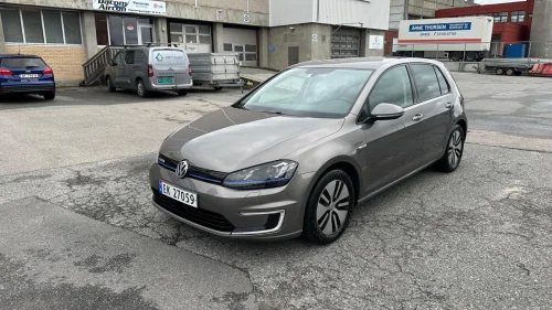 VOLKSWAGEN GOLF Varmepumpe/ ACC/ NAVI/ APPLE CARPLAY/ SKINN/ KAMERA/