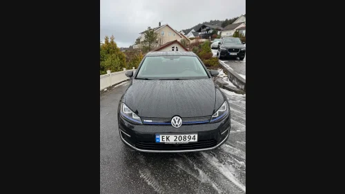 VOLKSWAGEN GOLF 85KW/VARME.P/SKINN/ACC/R.KAMERA/NAVI/KEYLESS