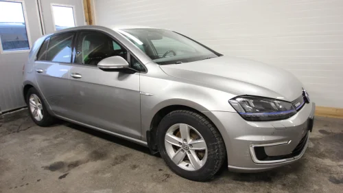 VOLKSWAGEN GOLF 115HK/Exclusive/P.sensor/Skinn/Navi/LED/Kamera