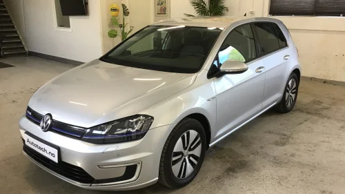 VOLKSWAGEN GOLF En eier`lereres ok eu 2år