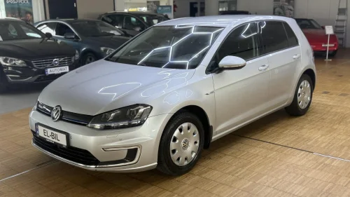 VOLKSWAGEN GOLF 2017Mod|Cruise|R.kamera|Skinn|Eu til 2028|Isofix|