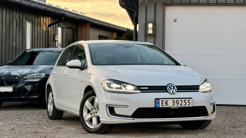 VOLKSWAGEN GOLF e 136 Hk / 35,8 KWh / 300 km