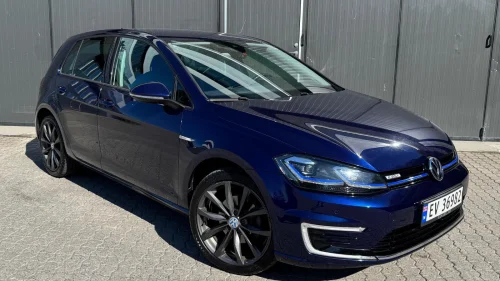 VOLKSWAGEN GOLF 300KM/NAVI/R.KAMERA/CRUISE/ACTIVE DISPLAY/TOUCH/KLIMA+