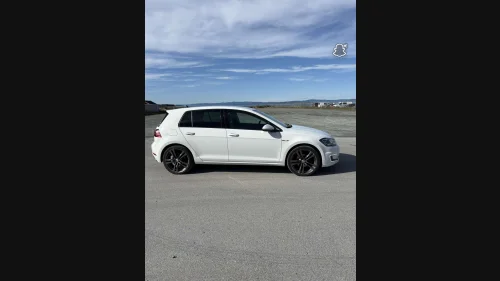 VOLKSWAGEN GOLF 300 km Rekkevidde