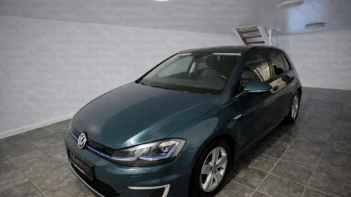 VOLKSWAGEN GOLF 136hk adaptiv cruisekontroll hud