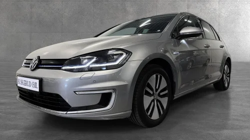 VOLKSWAGEN GOLF e-Golf OUTLET |VELUTSTYRT/MATRIX-LYS|ADAPTIVE CRUISE