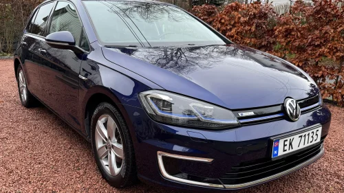 VOLKSWAGEN GOLF eGOLF 100KW (300 km) Skinn, ryggekamera, ACC, V cockpit