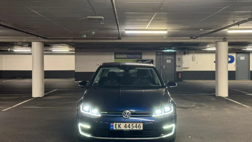 VOLKSWAGEN GOLF 300KM