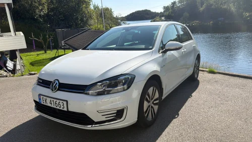 VOLKSWAGEN GOLF Volkswagen e-Golf | Skinn | 300km | Kamera | Keyless |