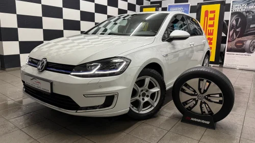 VOLKSWAGEN GOLF E-GOLF*100KW*300KM*EXCLUSIVE*1-EIER*SKINN*NY SERVICE+EU