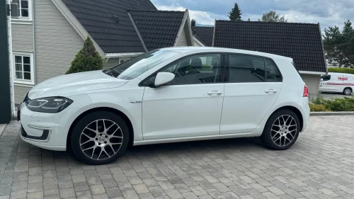 VOLKSWAGEN GOLF 300KM/SERVICE/EU OKT-27/NAVI PRO/KAMERA/DAB/LED