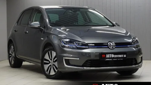 VOLKSWAGEN GOLF 136Hk Skinn Navi Kamera Acc 1eier Servicer