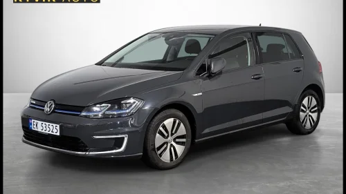 VOLKSWAGEN GOLF / ACC / NAVI / R.KAMERA / 136HK / EU.27+++
