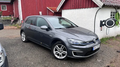 VOLKSWAGEN GOLF