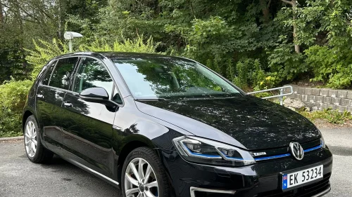 VOLKSWAGEN GOLF