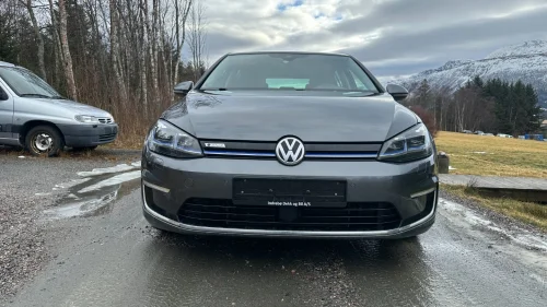 VOLKSWAGEN GOLF EL GOLF 300km