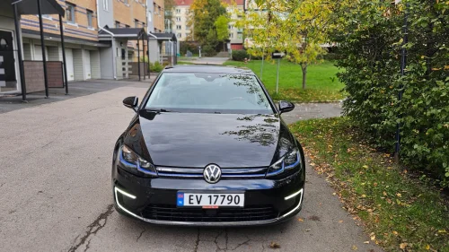 VOLKSWAGEN GOLF 300km rekkevidde