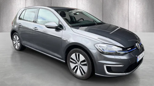 VOLKSWAGEN GOLF 100KW 300KM | EU 03.2028 | ACC/Carplay/R.Kam/BLIS/S+V++