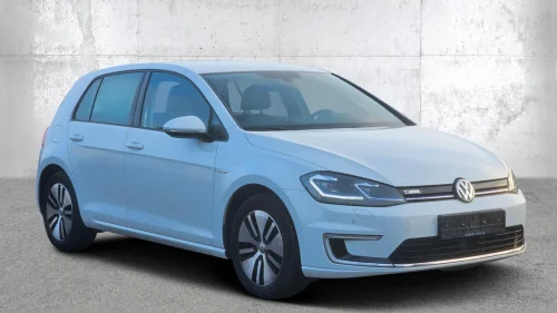 VOLKSWAGEN GOLF 136hk 300km Highline ACC Skinn Virtual Cockpit Kamera
