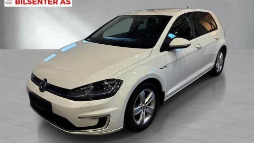 VOLKSWAGEN GOLF 136HK/300km WLTP/Sp.skinn/ACC/P.varme/KAM/Navi/1 ÅR GAR