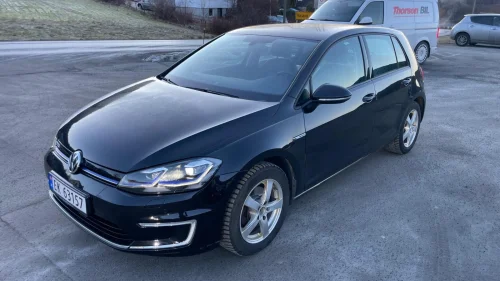 VOLKSWAGEN GOLF 300km Skinn/Kamera/ACC/Varmepumpe(lav km stand)