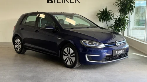 VOLKSWAGEN GOLF 300km Skinn/Navi/ACC/Active-Info/CarPlay ++