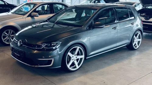 VOLKSWAGEN GOLF EV - 136 HK - SKINN - ACTIVE INFO DISPLAY - EXCLUSIVE