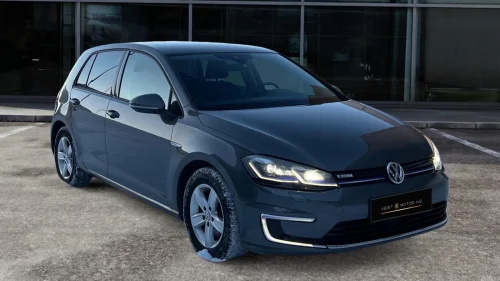 VOLKSWAGEN GOLF 300 WLPT / ACC / V.Pumpe / R.kam / EU27 / Bt / Dab +++