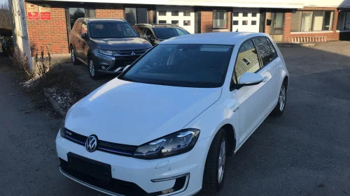 VOLKSWAGEN GOLF 300 KM WLTP NAVI DAB AD. CRUISE MULTIRATT